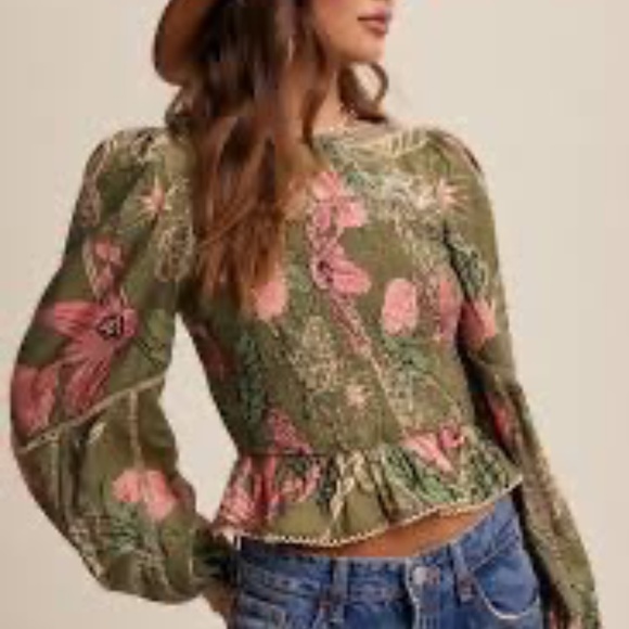 Listicle Green Floral Print Smocked Puff Sleeve Top NWOT Sz M - Picture 2 of 5